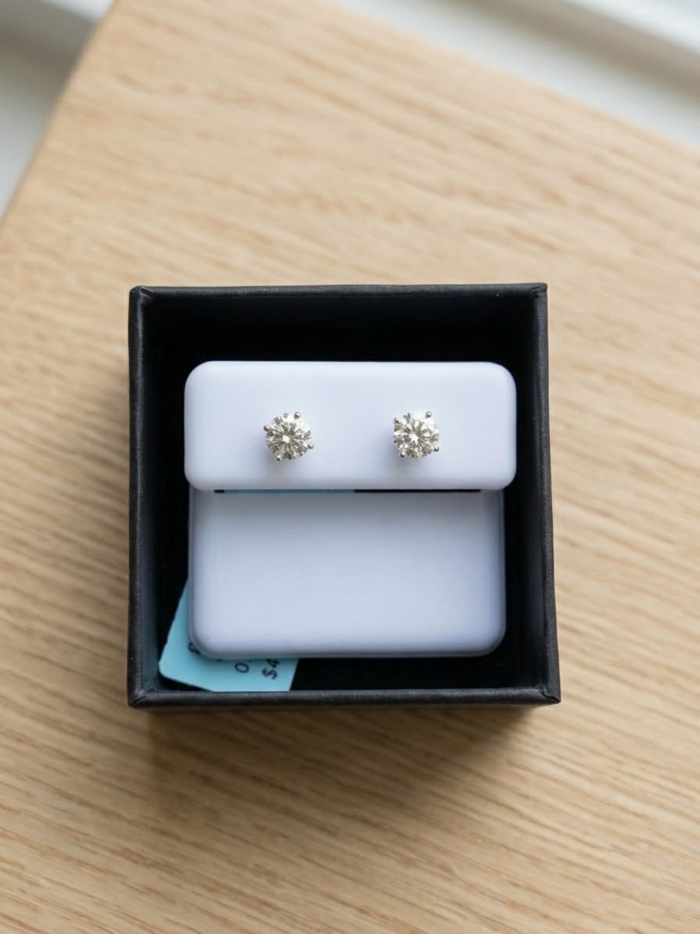 Moissanite stud earrings (4,8mm) 0,85carats
